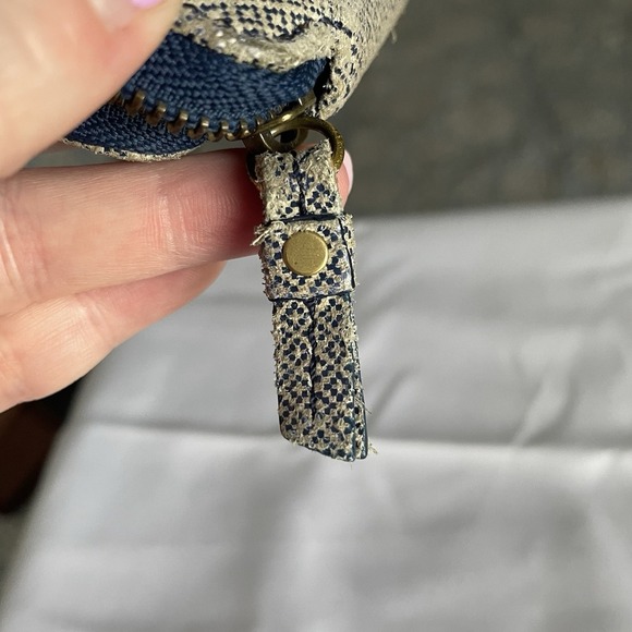 Vintage FOSSIL MEDIUM ZIP AROUND WALLET Gray Blue Geometric Metallic Leather - Picture 8 of 15